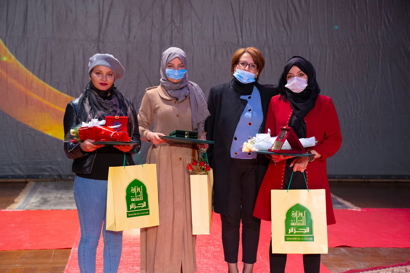 معرض للمتوجين بجائزة رئيس الجمهورية للمبدعين الشباب علي معاشي احتفاءا بعيد الاستقلال