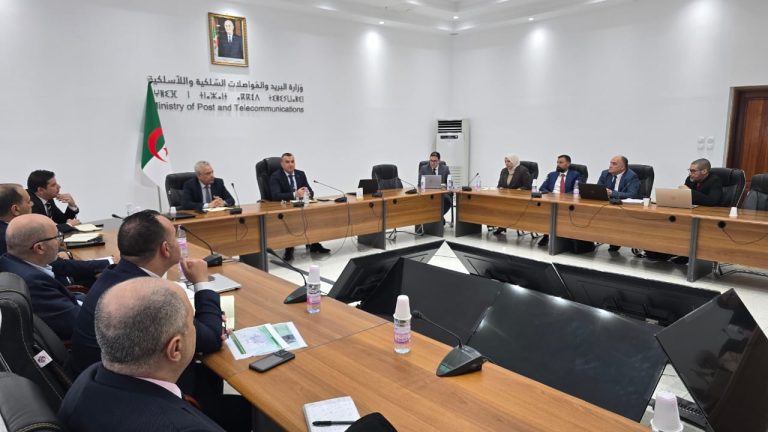 Amélioration du réseau et extension de la couverture rurale : le ministre Zerrouki réunit les opérateurs mobiles