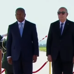 Le Président Tebboune accueille son homologue angolais à l’aéroport international d&rsquo;Alger