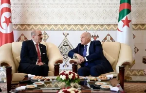Ahmed Attaf welcomes Tunisian counterpart to Algiers