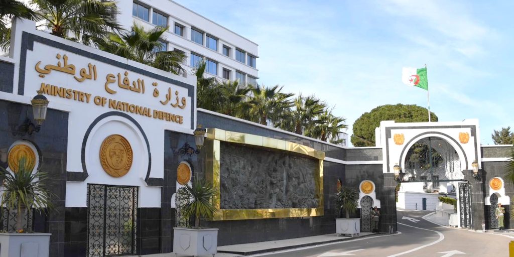 تفكيك مجموعة مرتبطة بـ”ماك”.. هل تكشف العملية تورط النظام المخزني في استهداف الجزائر؟