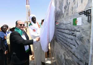 الجزائر والنيجر تدشنان مرحلة جديدة في النفط.. انطلاق حفر بئر كفرا