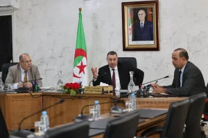 Sayoud préside une réunion sur les préparatifs d&rsquo;activation et d&rsquo;exploitation du chronotachygraphe pour les véhicules de poids lourd et de transport de voyageurs